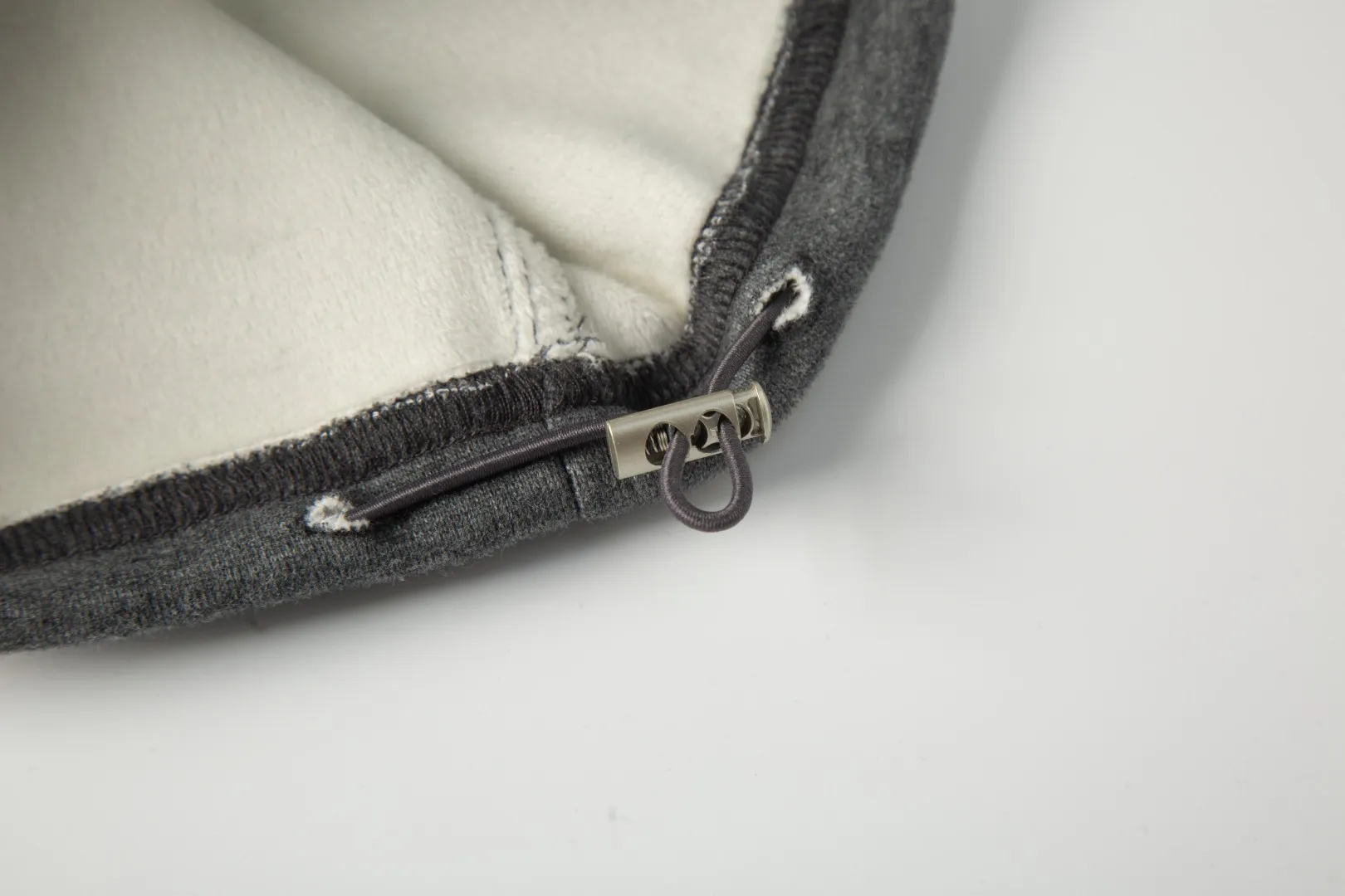 P230 White background picture [Fleet in winter] Style number: 25130# Color: black/navy blue/dark gray/light gray/white gray/beige/light khaki Size: S-XL - Ralph Lauren/Ralph Lauren 2025FW autumn and winter plus velvet contrasting waist design drawstring scimitar version lazy feeling loose couple sweatpants - brushed face velvet lining one piece for winter - custom dyed trouser cord hanging hardware The details are in place - loose fit, scimitar legs, loose upper body without looking too big - RL/lazy autumn and winter sweatpants, a pair of casual sweatpants that are very suitable for CleanFit. Loose fit scimitar fit trousers can be used as couple wear. It has a relaxed feel for daily wear. Contrasting color shakes to increase the overall sense of layering. The sense of drape is visible to the naked eye. The design of the trouser legs can be closed, which can also be very warm and versatile in winter.